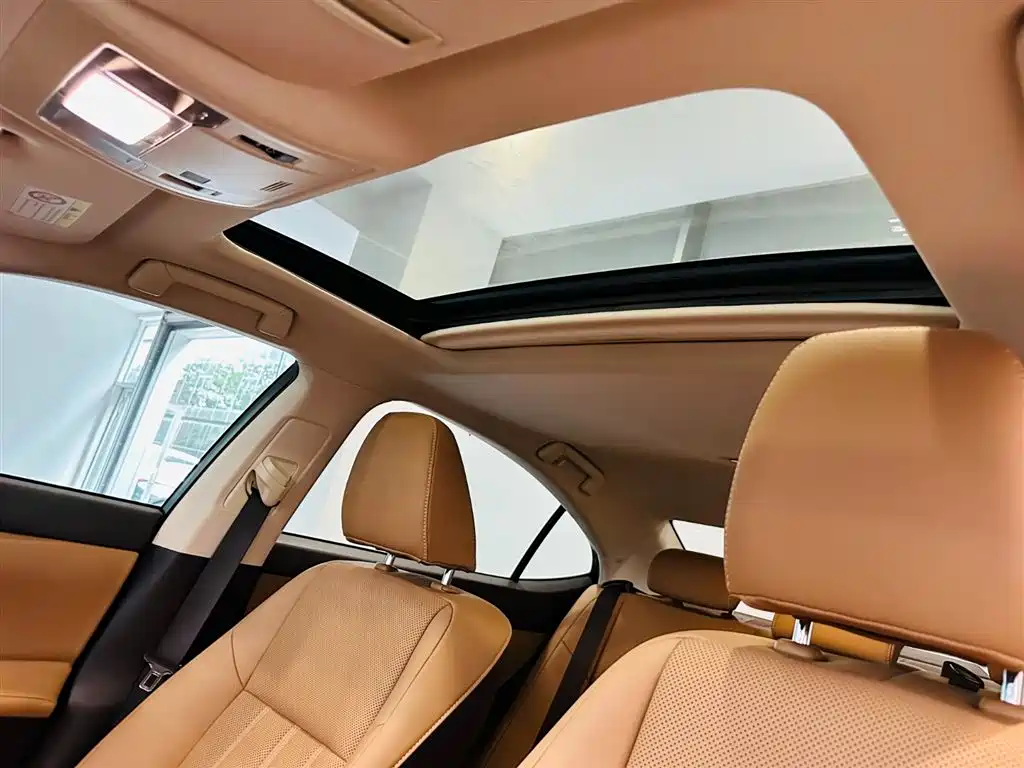 Lexus ES 2018 — фото 13