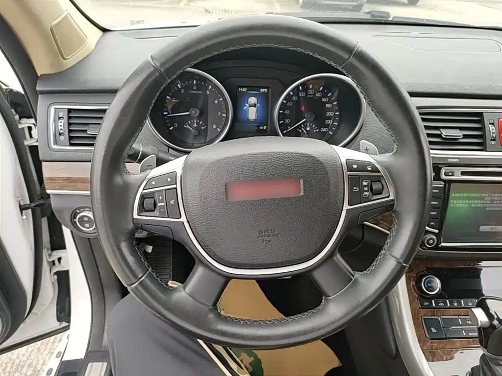 Haval H8 2015 — фото 11