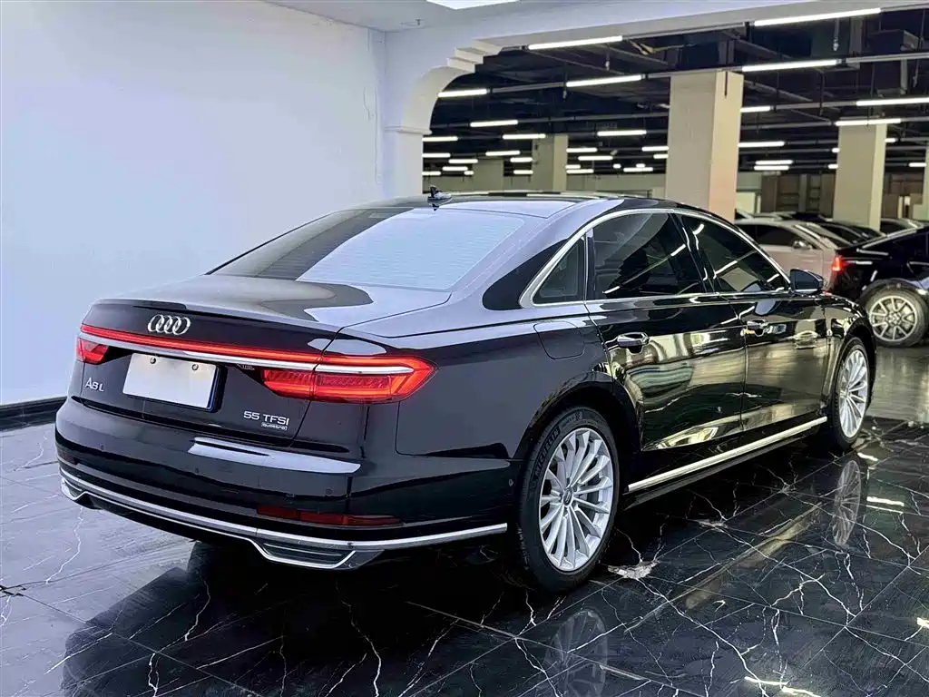 Audi A8 2018 — фото 27