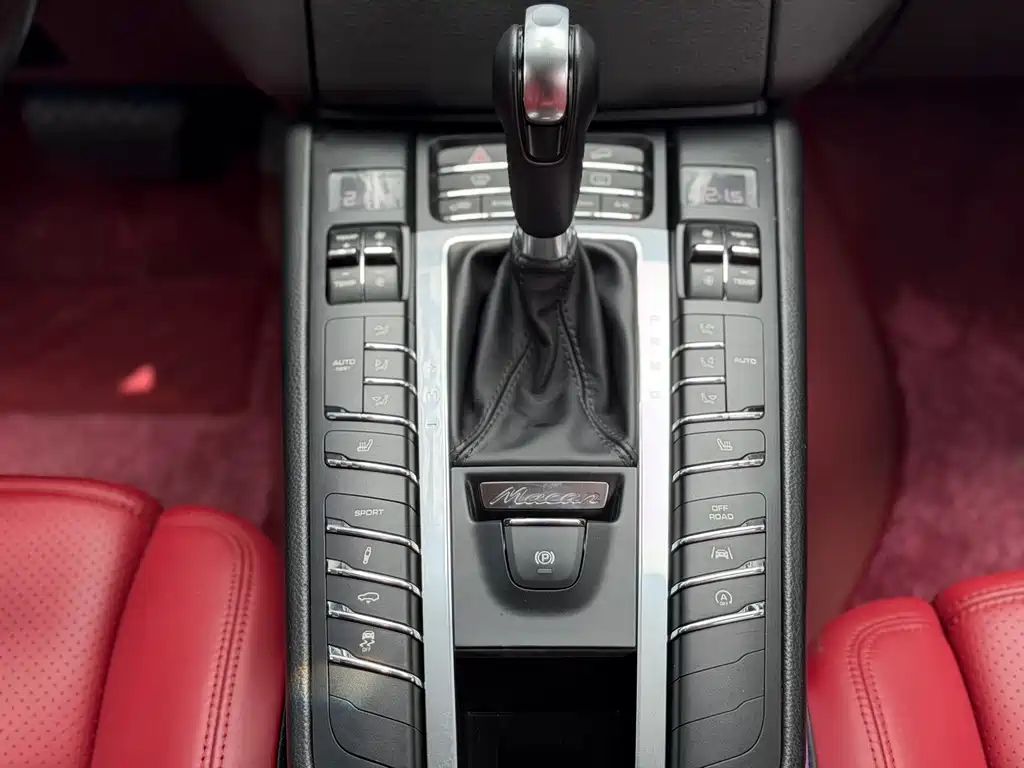 Porsche Macan 2017 — фото 14