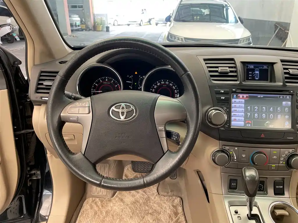 Toyota Highlander 2011 — фото 13
