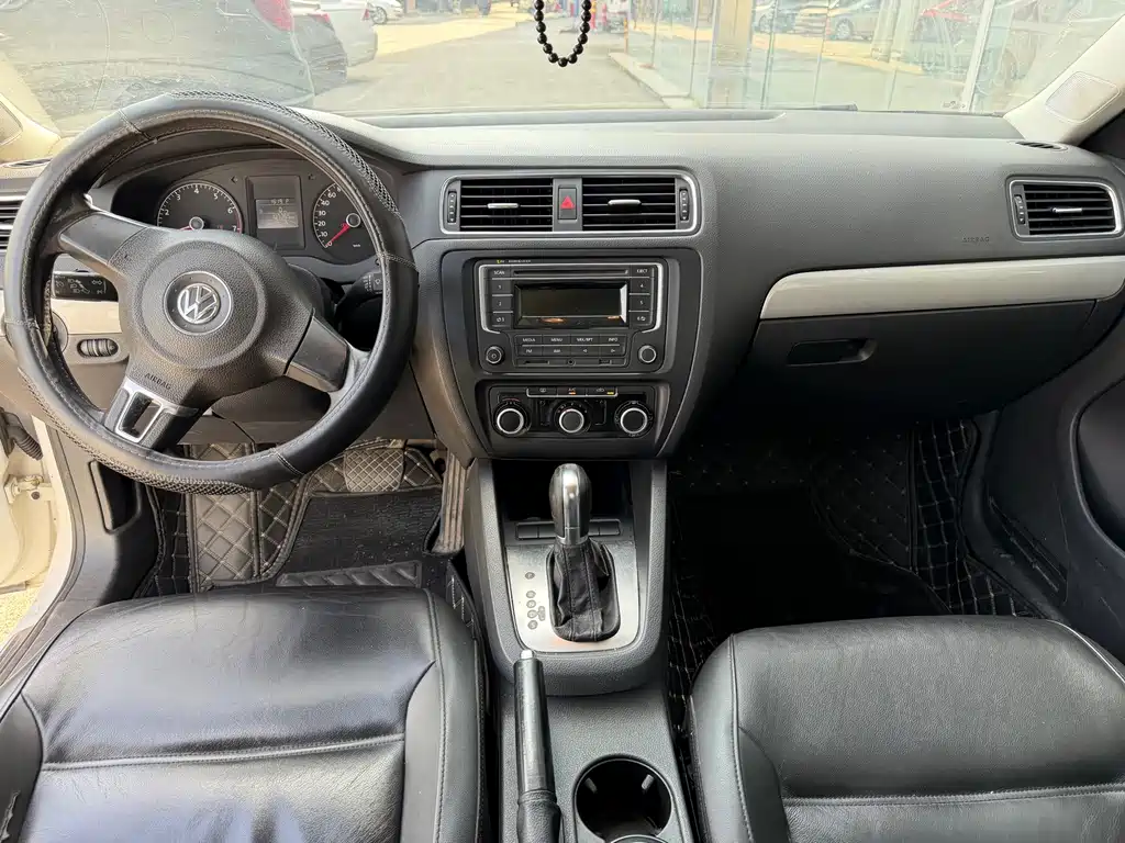 Volkswagen Sagitar 2013