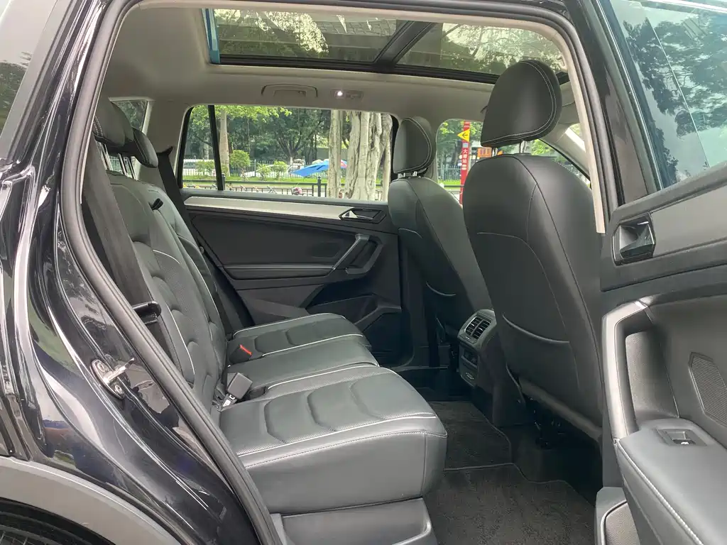 Volkswagen Tiguan L 2018 — фото 11