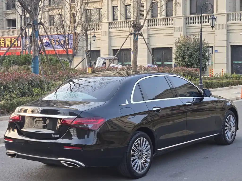 Mercedes-Benz E-Class 2022 — фото 9