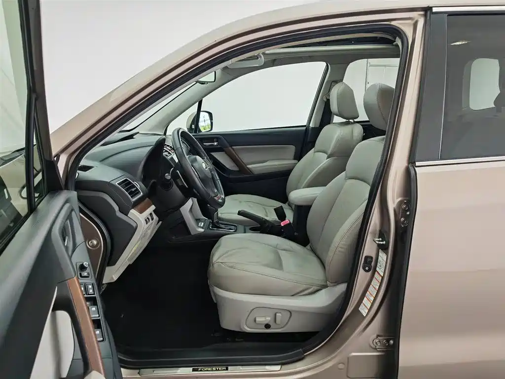 Subaru Forester 2014 — фото 10