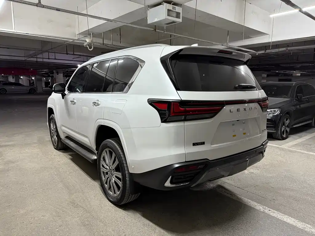 Lexus LX — фото 10