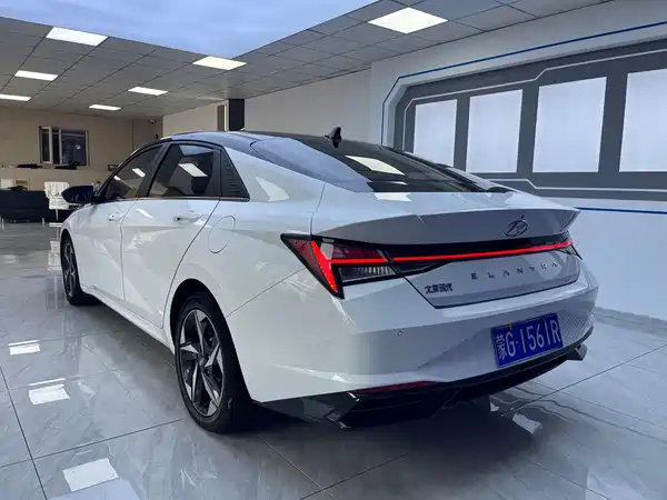 Hyundai Elantra 2023