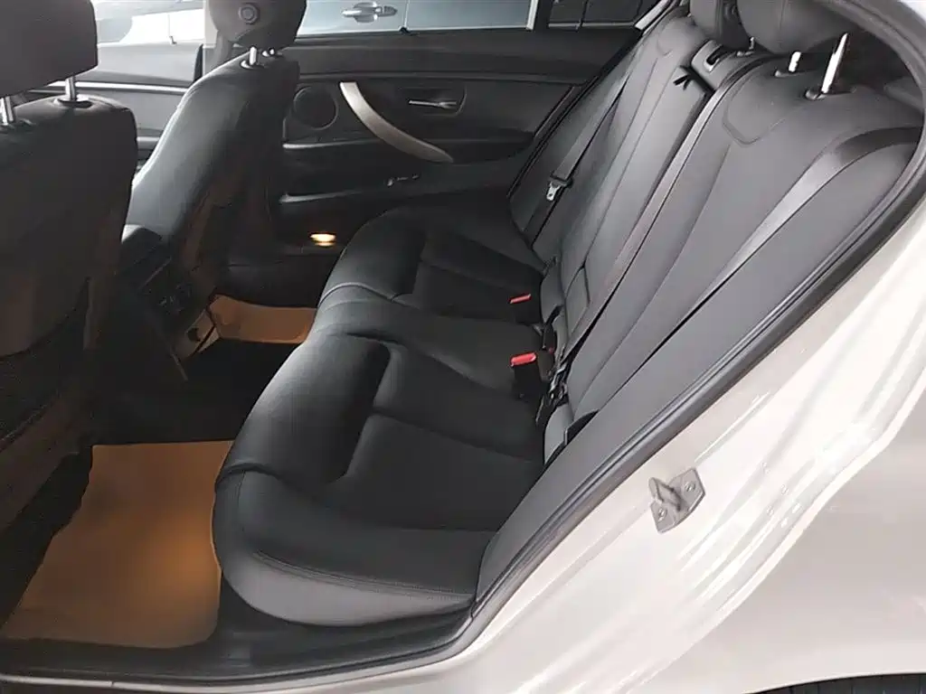 BMW 3 Series 2015 — фото 17