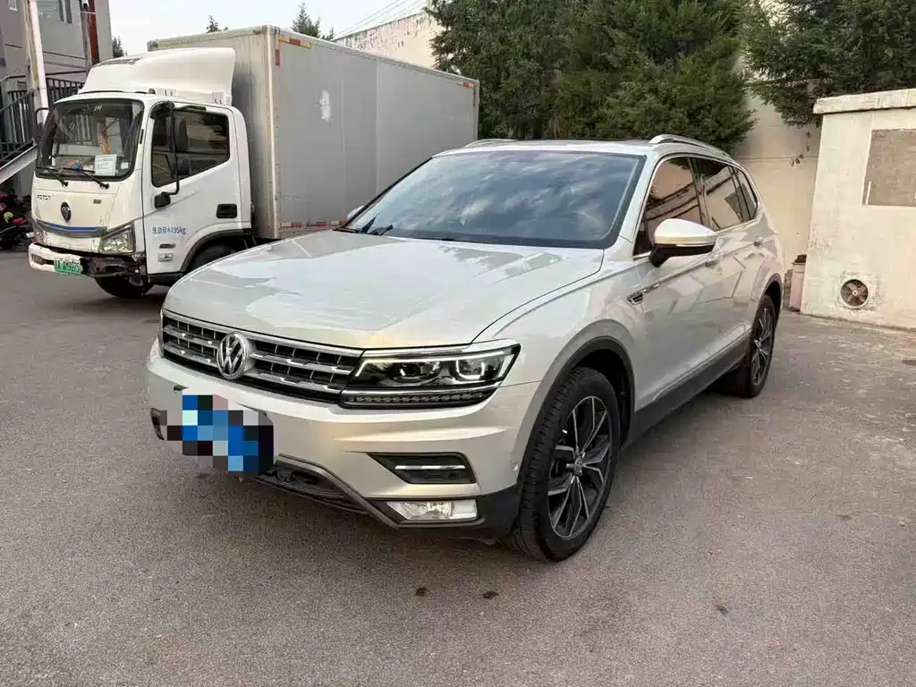 Volkswagen Tiguan L 2018 — фото 1