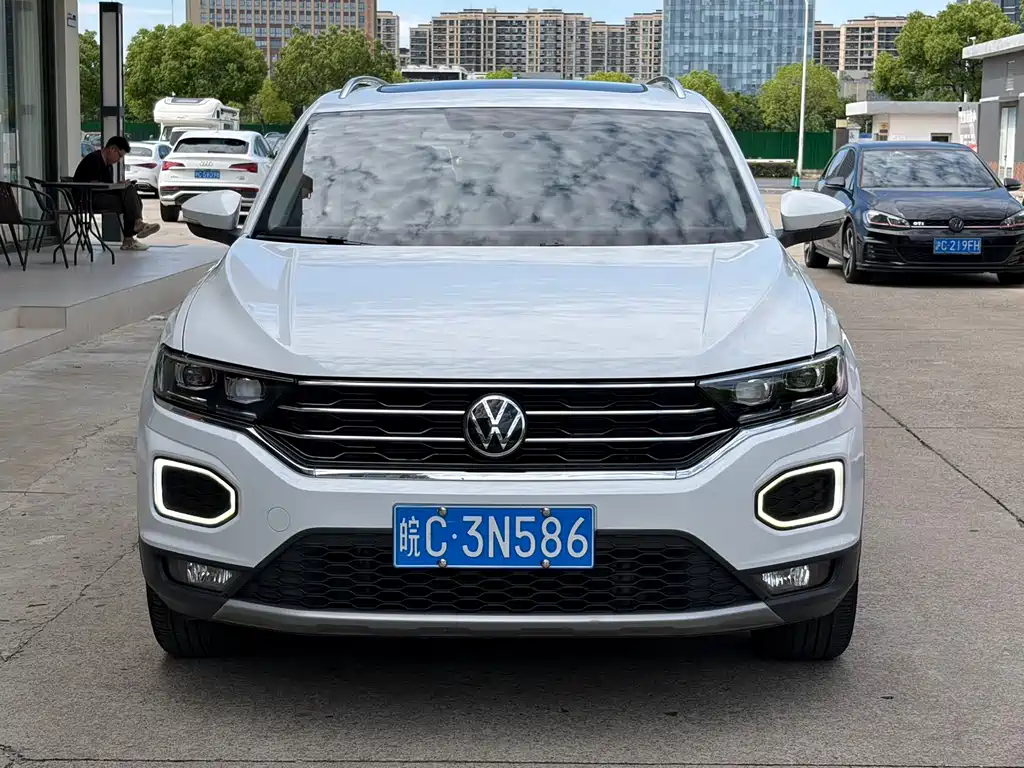 Volkswagen T-Roc 2023 — фото 1