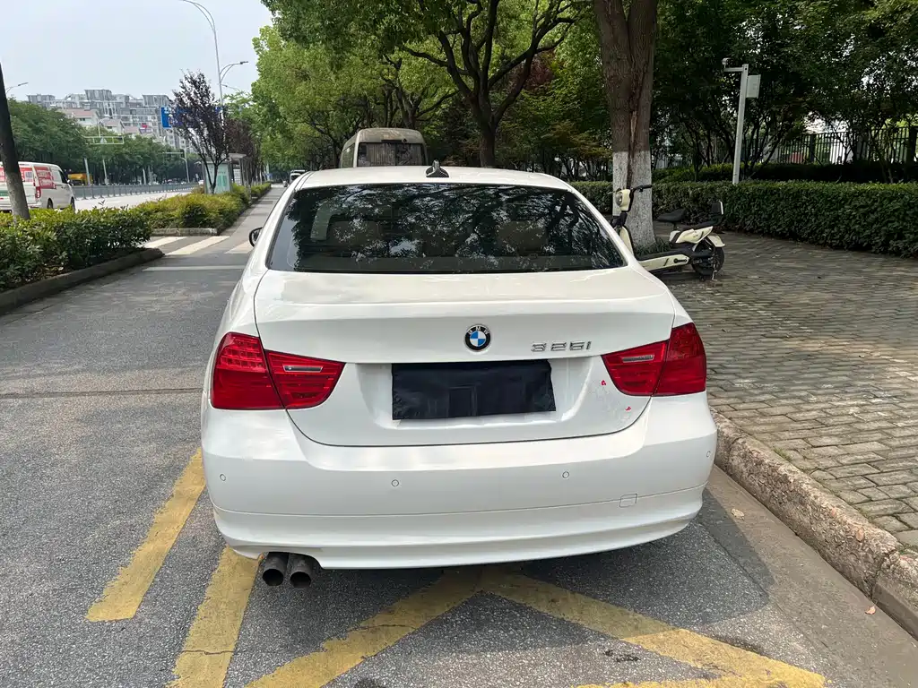 BMW 3 Series 2011