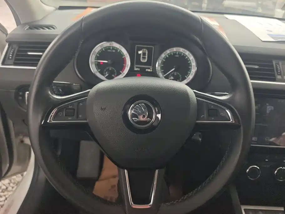 Skoda Octavia 2018 — фото 15