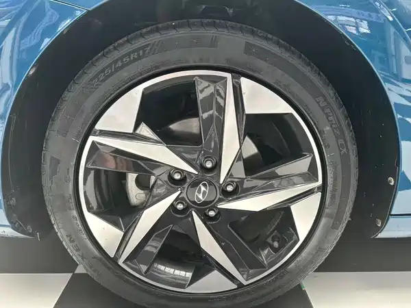 Hyundai Elantra 2022