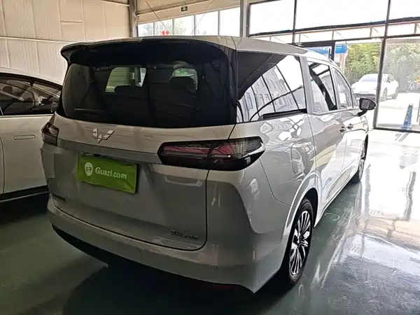 Wuling Starlight 730 New Energy 2025