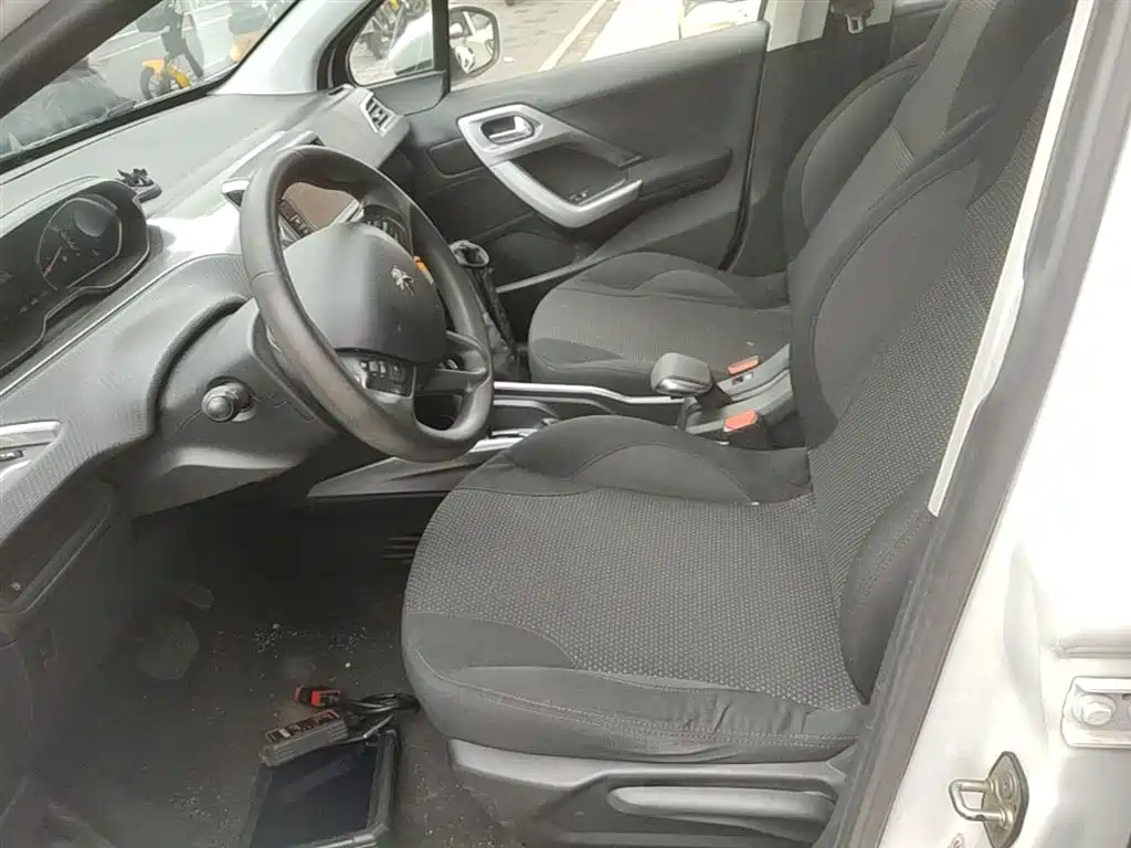 Peugeot 2008 2015 — фото 15