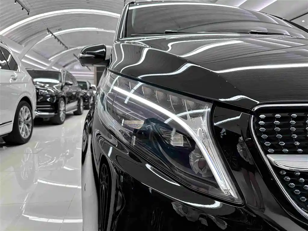 Mercedes-Benz V-Class 2023 — фото 35