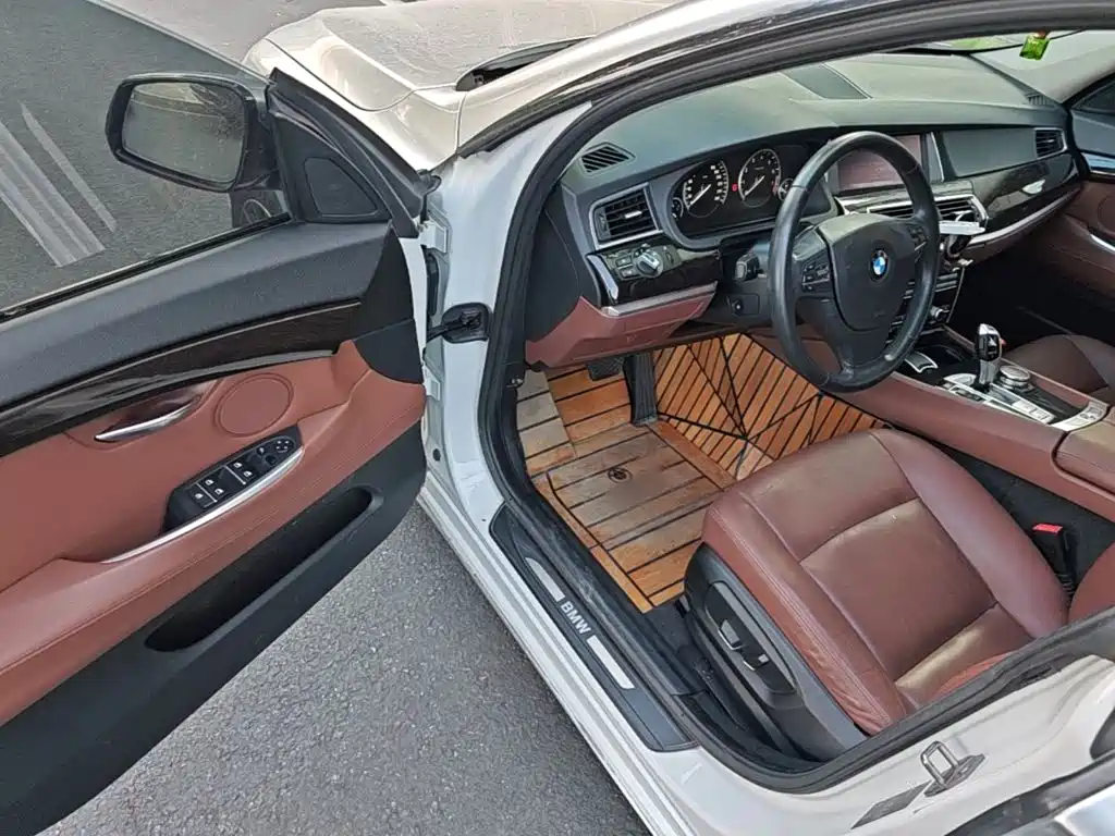BMW 5 Series GT 2017 — фото 16