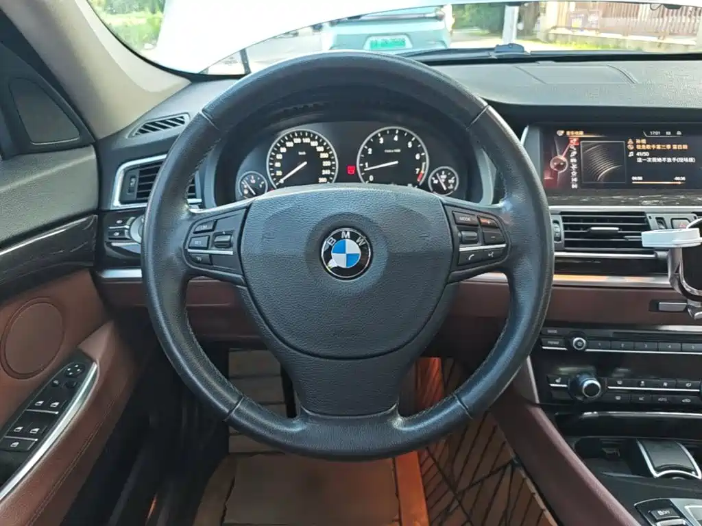 BMW 5 Series GT 2017 — фото 11