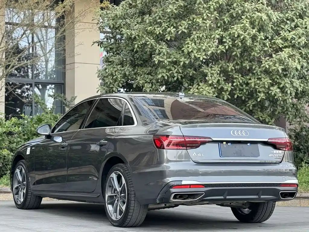 Audi A4L 2022 — фото 11
