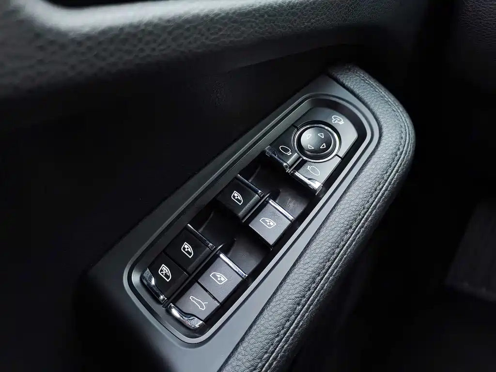 Porsche Macan 2018 — фото 16