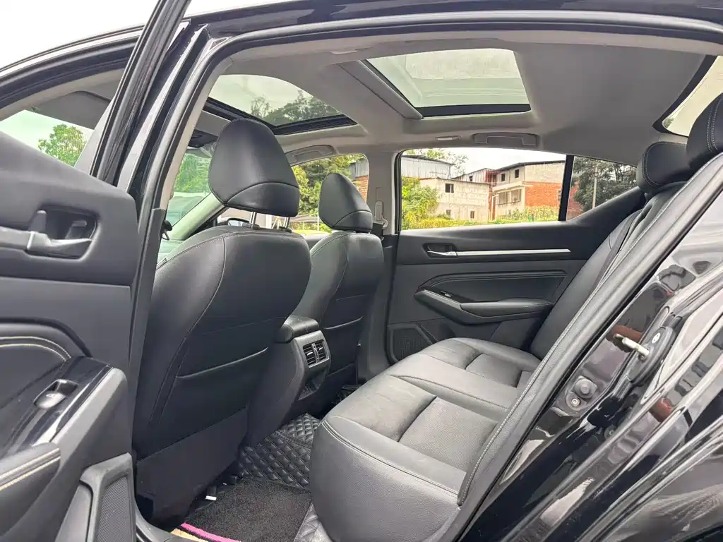 Nissan Teana 2024