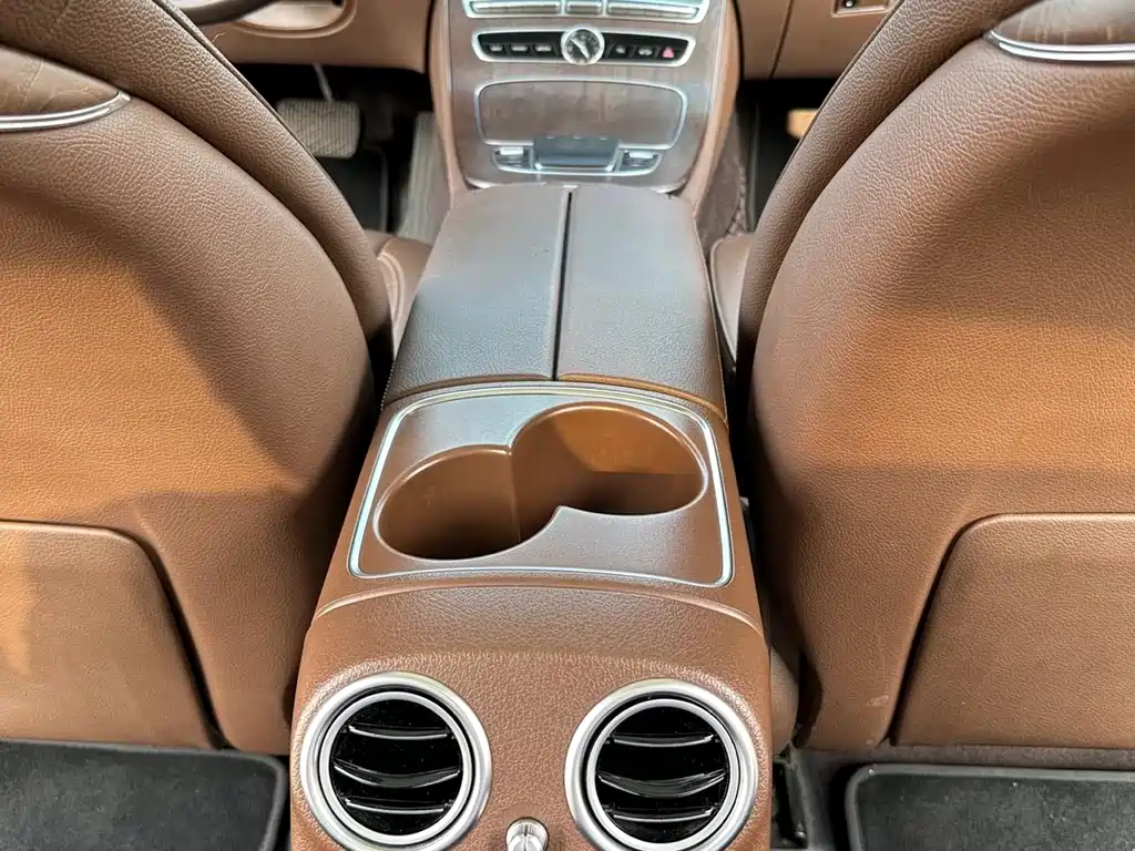 Mercedes-Benz E-Class 2019 — фото 13