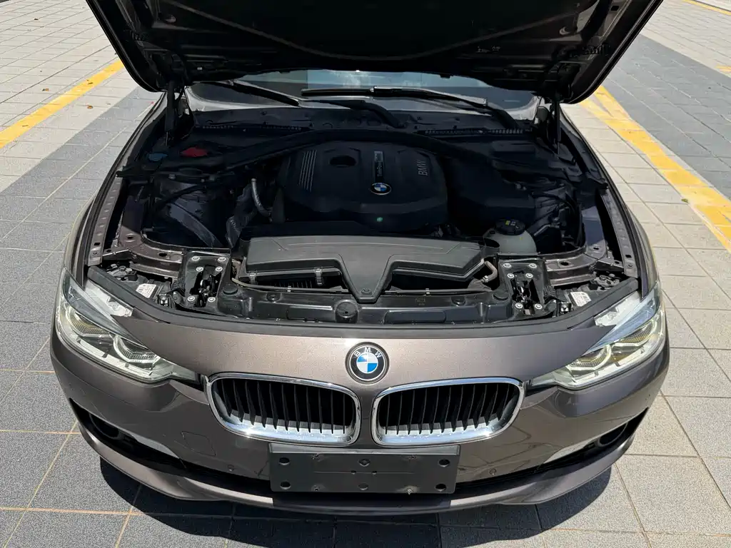 BMW 3 Series 2017 — фото 19