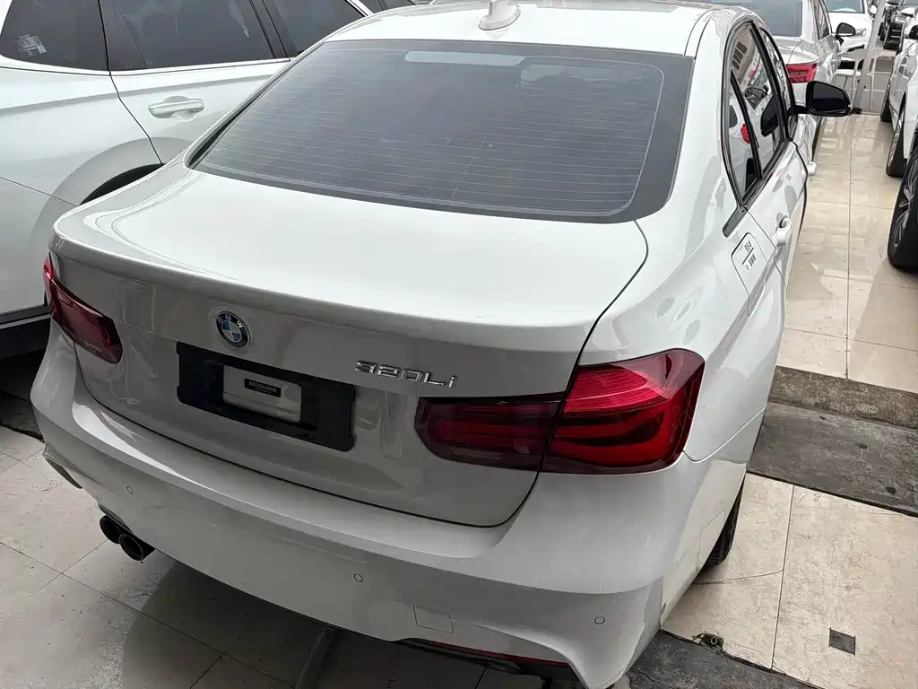 BMW 3 Series 2019 — фото 16