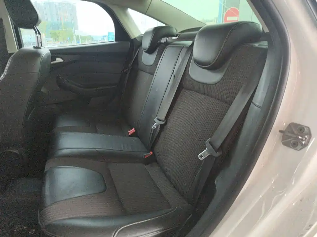 Ford Focus 2015 — фото 14
