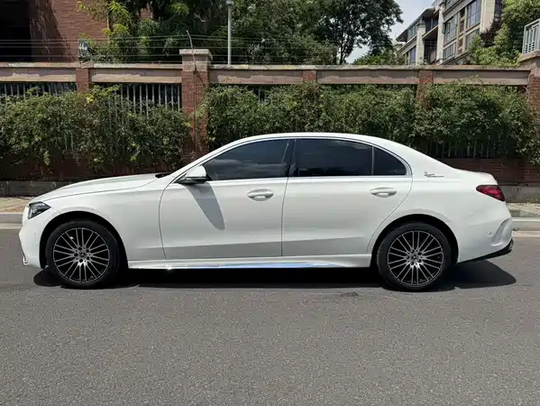 Mercedes-Benz C-Class 2024