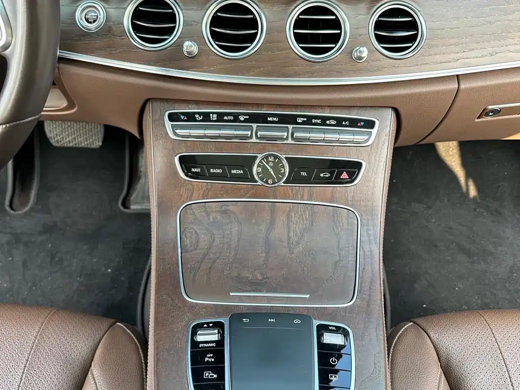 Mercedes-Benz E-Class 2019 — фото 20