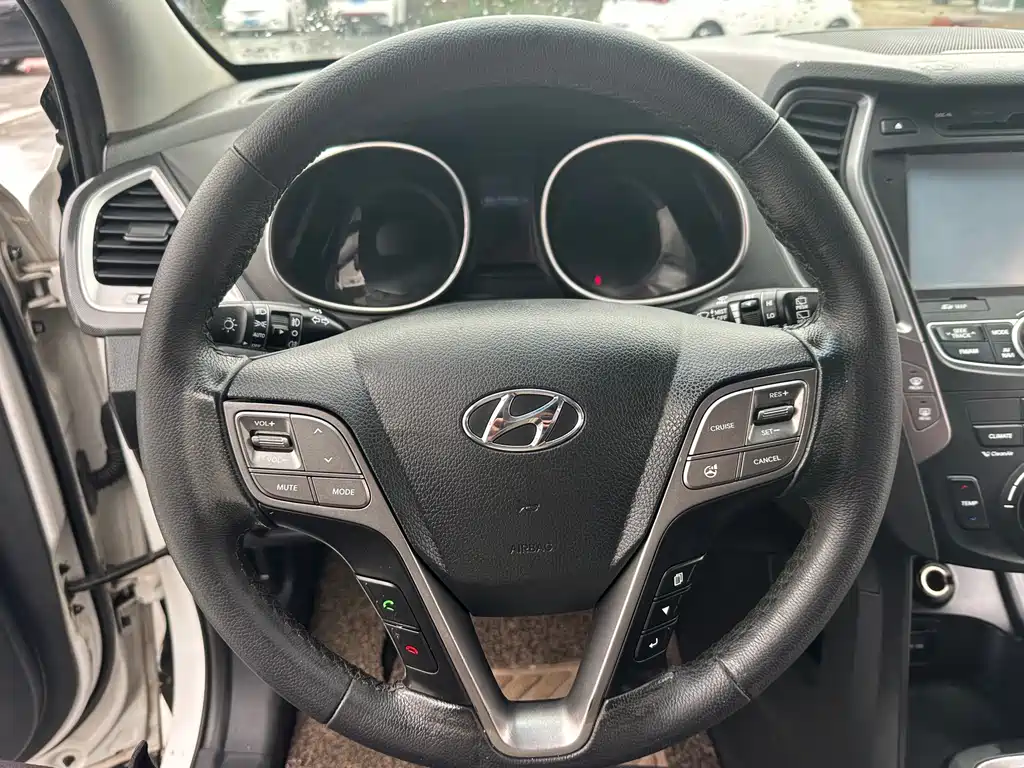 Hyundai Santa Fe 2016 — фото 12