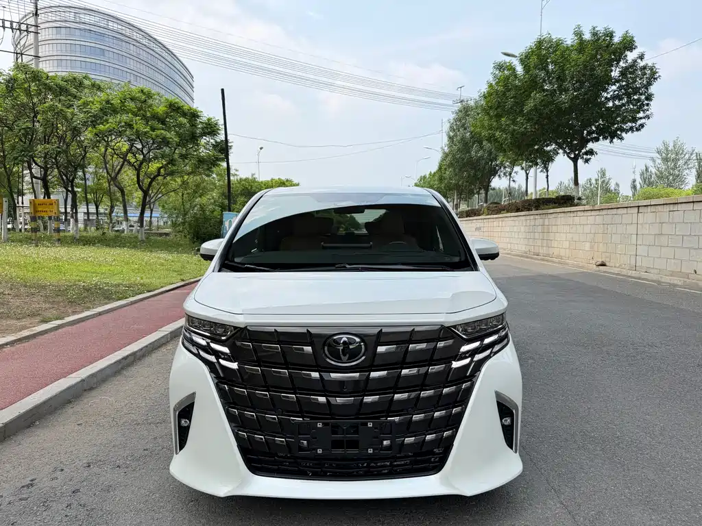Toyota Alphard 2025 — фото 2