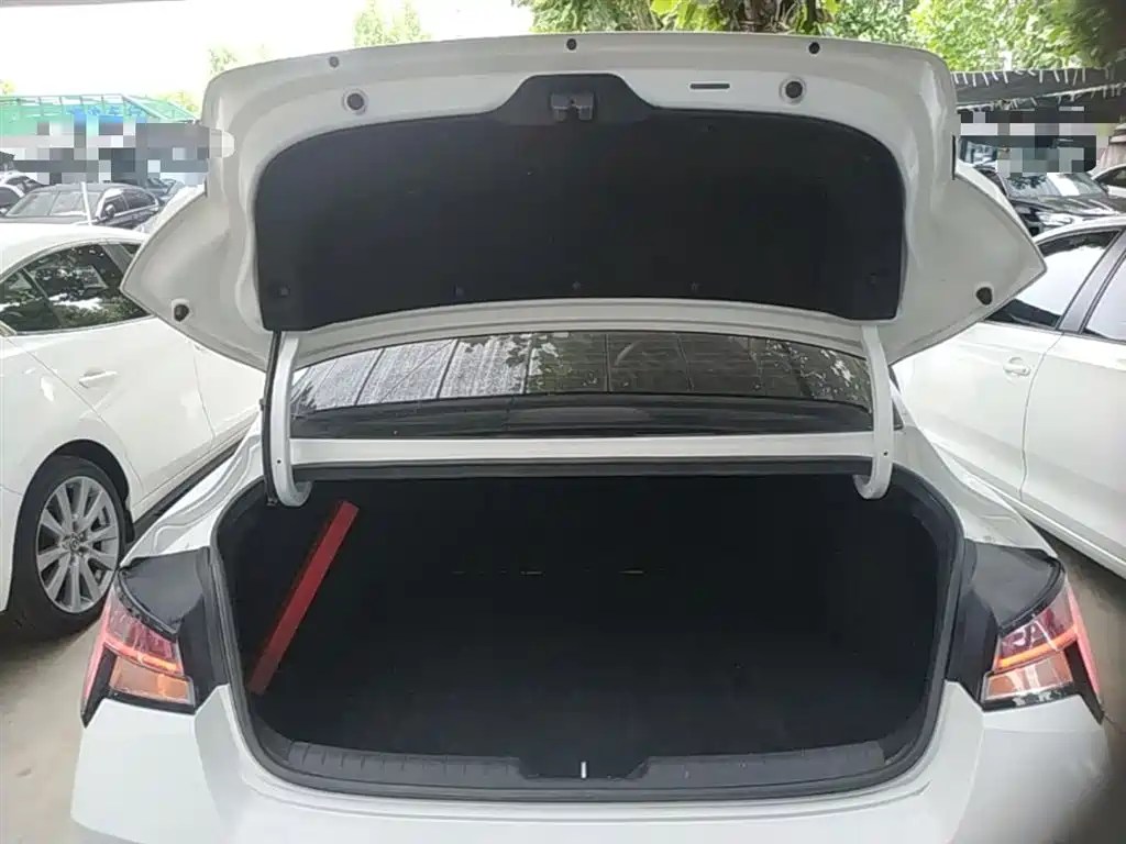 Hyundai Elantra 2020 — фото 19