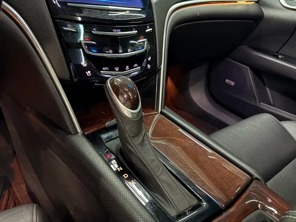 Cadillac XTS 2017 — фото 15