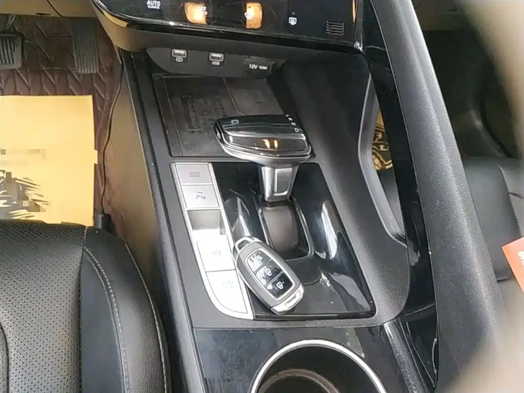 Hyundai Elantra 2020 — фото 14