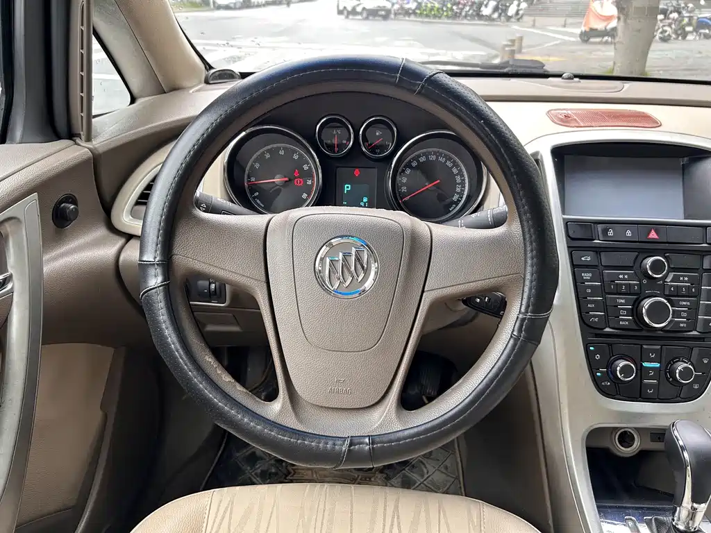 Buick Excelle 2013 — фото 10