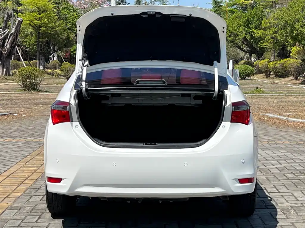 Toyota Corolla 2017 — фото 18