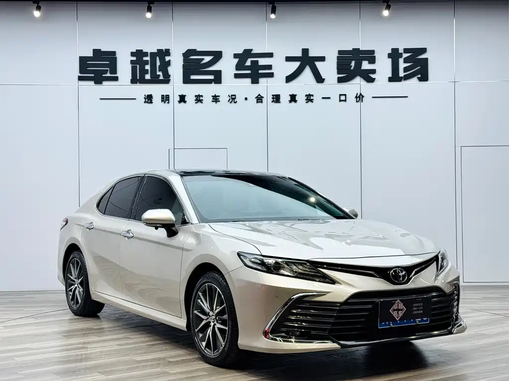 Toyota Camry 2021 — фото 1
