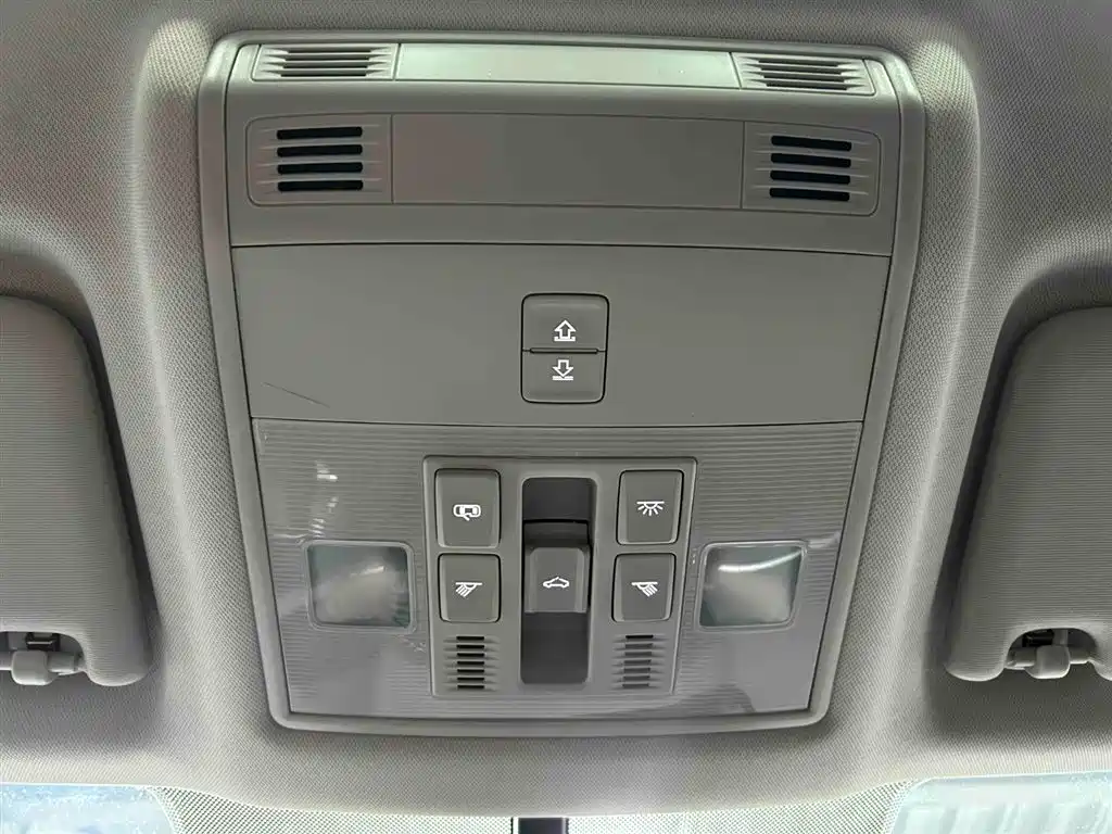 Skoda Karoq 2023 — фото 8