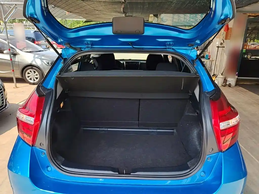 Toyota Yaris L 2018 — фото 19