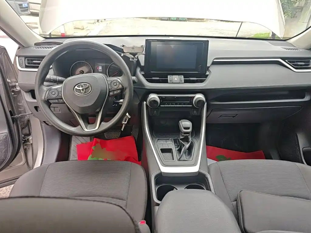 Toyota RAV4 2022 — фото 10
