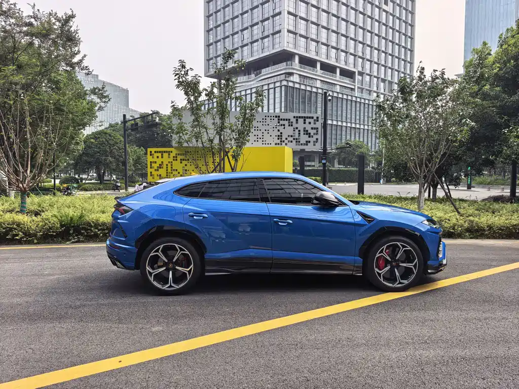 Lamborghini Urus 2019 — фото 19