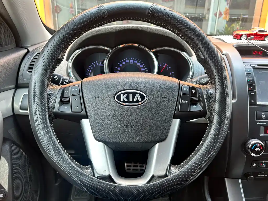 Kia Sorento 2011 — фото 23