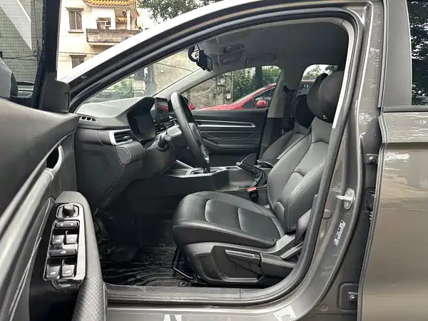 Geely Emgrand 2025