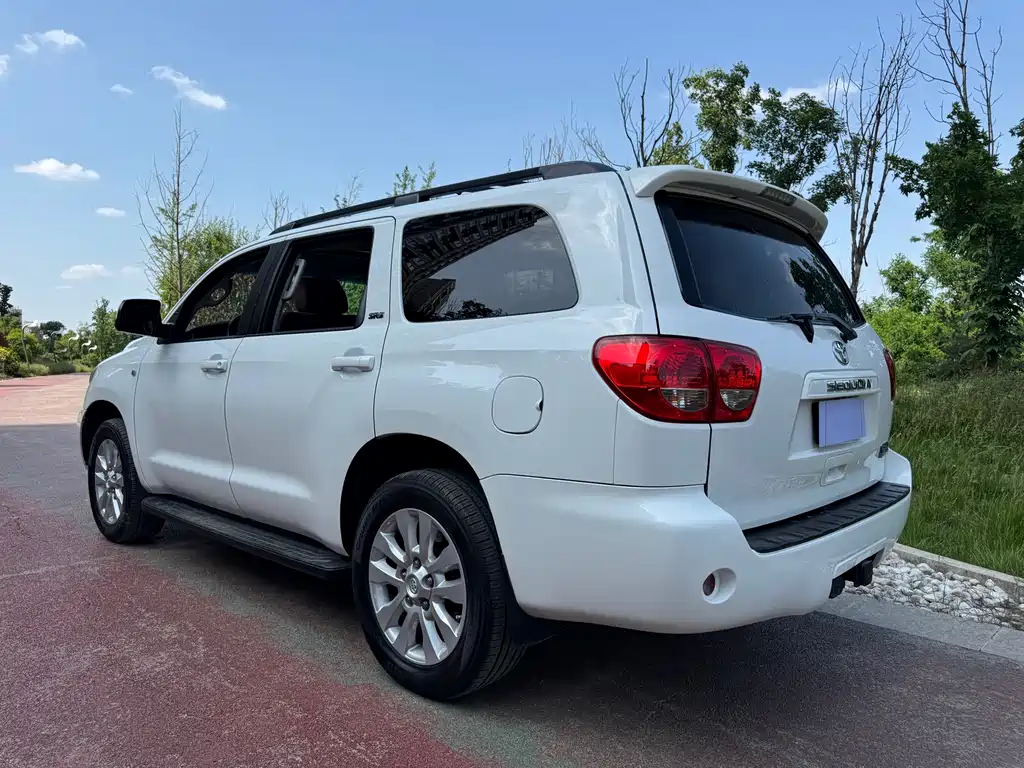 Toyota Sequoia 2016 — фото 4
