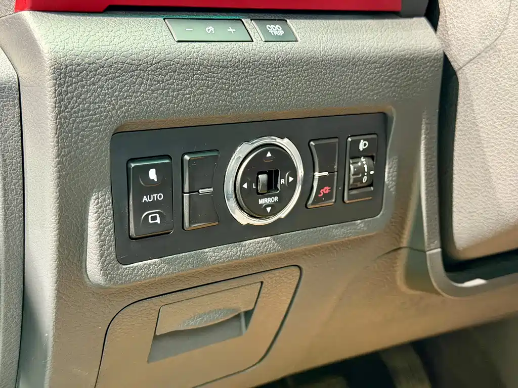 BYD Qin NEV 2015 — фото 11