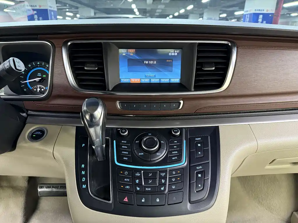 Buick GL8 2015 — фото 20