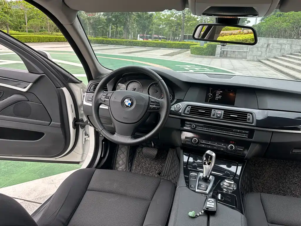BMW 5 Series 2013 — фото 12