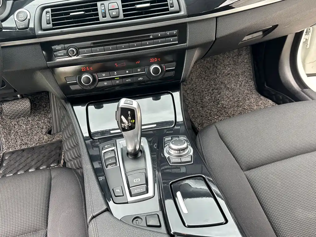 BMW 5 Series 2013 — фото 15